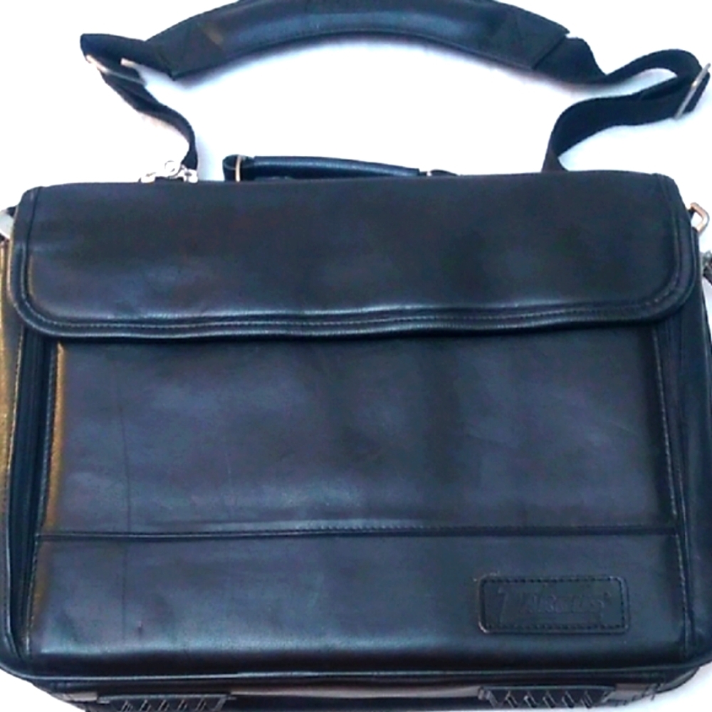 Targus Leather Traditional Black Laptop Clamshell Case
